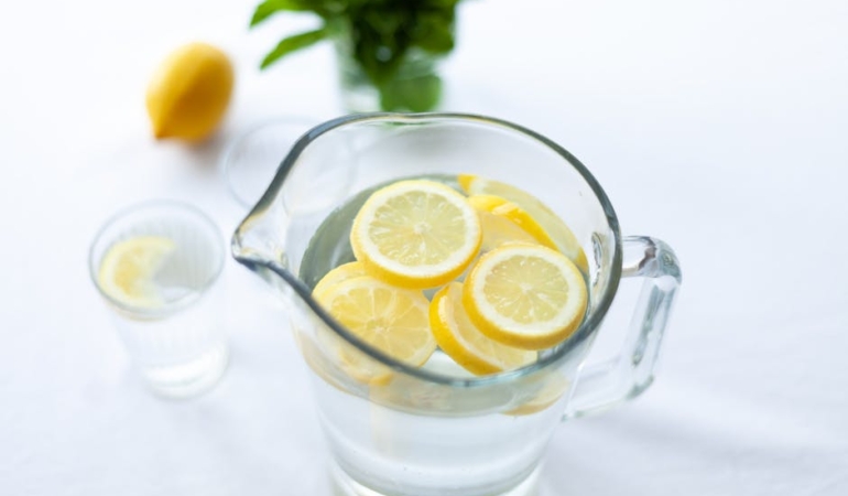 Limonlu-Su-Icmek-Zayiflatir-mi-Gercekler-Ortaya-Cikiyor-featured